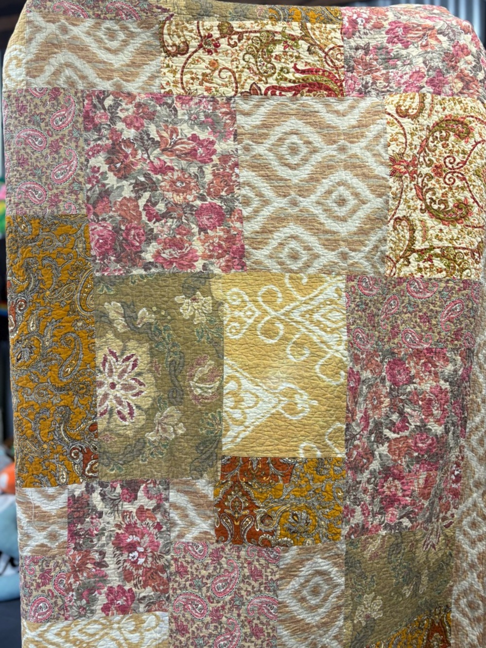 Patchwork Floral Cotton Quilt Classic Patchwork 2 shams and quilt - Picture 8 of 16